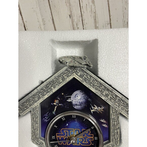 STAR WARS Sith Vs. Jedi Wall Clock With Light-Up Lightsabers - Picture 6 of 14